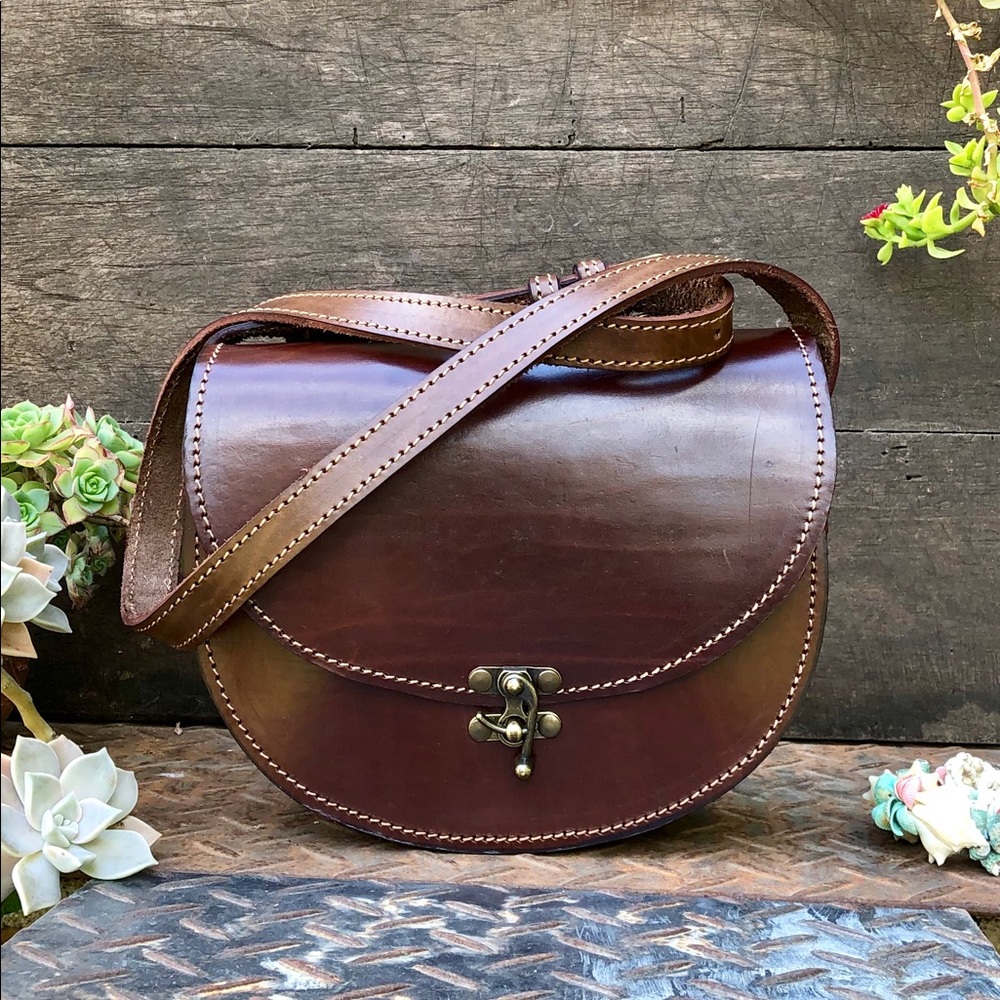 Leather brown crossbody bag